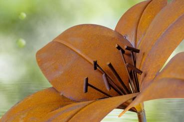 lilie-auf-platte-gartendeko-grosshandel