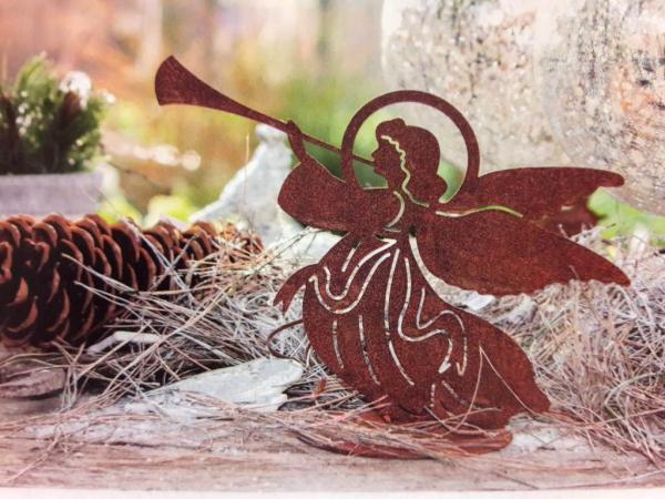 engel-stehend-auf-platte-edelrost-weihnachtsdeko-grosshandel